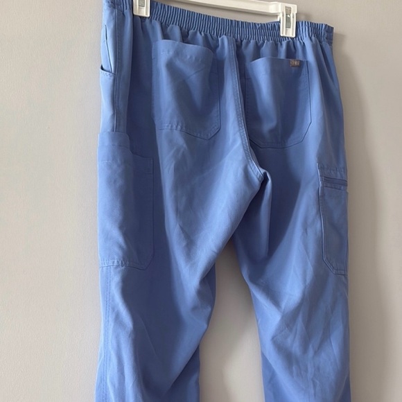 Figs 2 piece nurse scrubs set Blue V-Neck Top with pockets + jogger style Pants - Picture 7 of 17